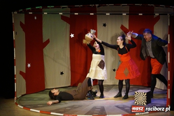 Zdjęcie w galerii na portalu naszraciborz.pl: Warto być dobrym. Spektakl z lalkami i maskami na deskach RCK wiadomości z regionu