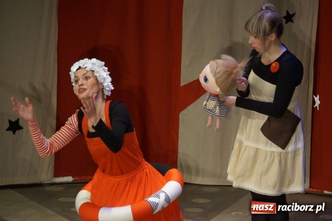 Zdjęcie w galerii na portalu naszraciborz.pl: Warto być dobrym. Spektakl z lalkami i maskami na deskach RCK wiadomości z regionu