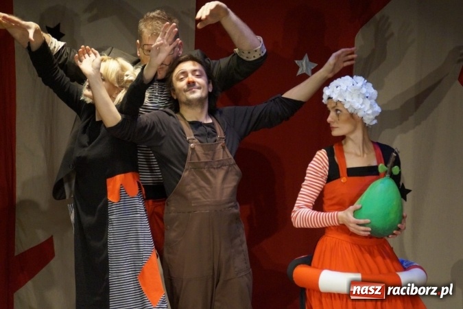 Zdjęcie w galerii na portalu naszraciborz.pl: Warto być dobrym. Spektakl z lalkami i maskami na deskach RCK wiadomości z regionu