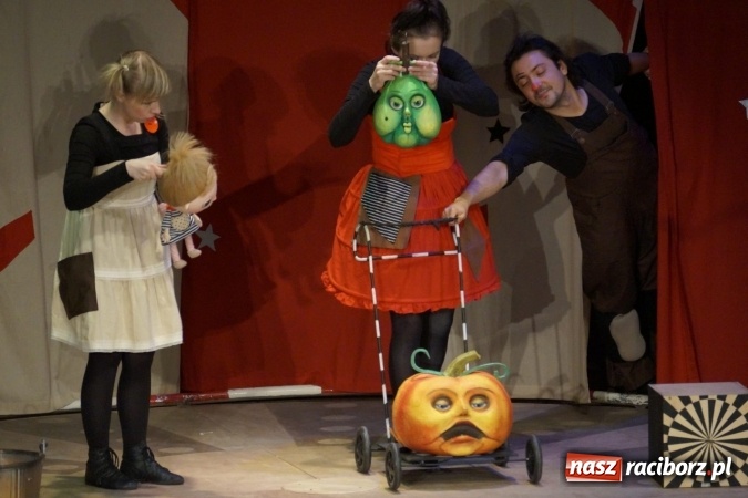 Zdjęcie w galerii na portalu naszraciborz.pl: Warto być dobrym. Spektakl z lalkami i maskami na deskach RCK wiadomości z regionu