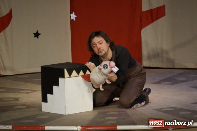 Zdjęcie w galerii na portalu naszraciborz.pl: Warto być dobrym. Spektakl z lalkami i maskami na deskach RCK wiadomości z regionu