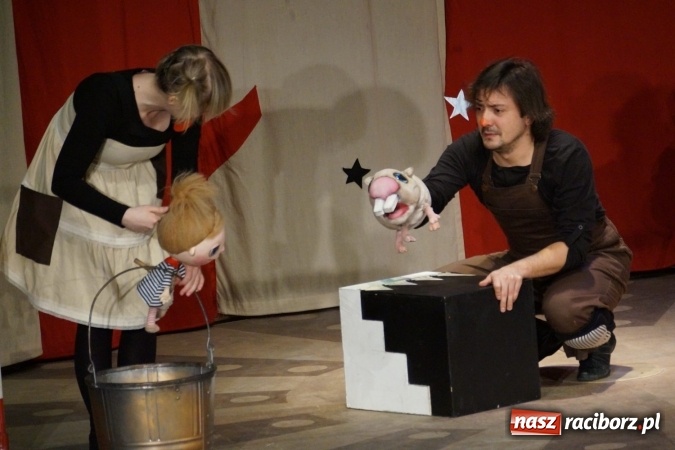 Zdjęcie w galerii na portalu naszraciborz.pl: Warto być dobrym. Spektakl z lalkami i maskami na deskach RCK wiadomości z regionu