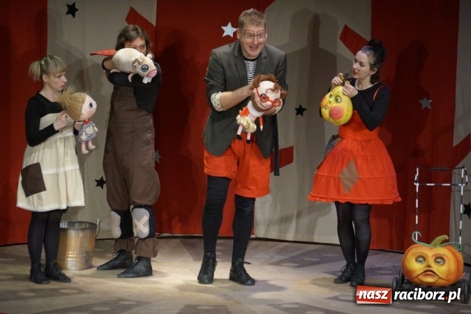 Zdjęcie w galerii na portalu naszraciborz.pl: Warto być dobrym. Spektakl z lalkami i maskami na deskach RCK wiadomości z regionu