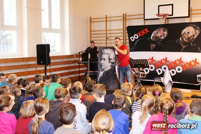 Zdjęcie w galerii na portalu naszraciborz.pl: Żywa lekcja muzyki w ZSP nr 3 Racibórz wiadomości z regionu