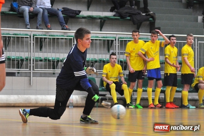 Zdjęcie w galerii na portalu naszraciborz.pl: Emocje do ostatnich sekund. Feniks nie dał się Płomieniowi wiadomości z regionu