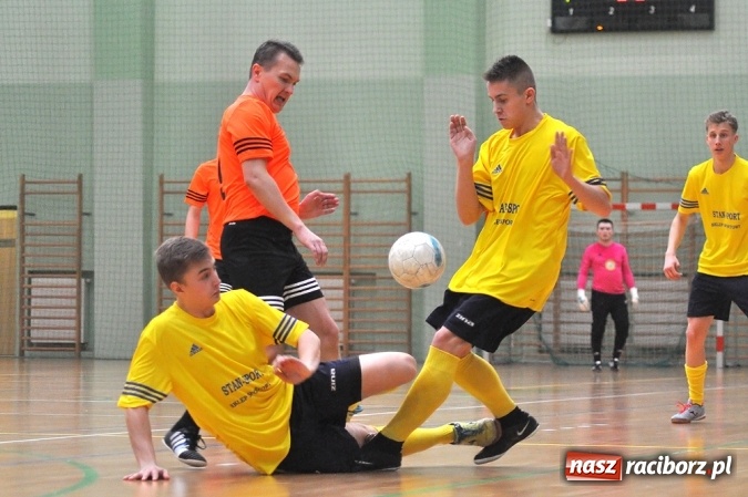 Zdjęcie w galerii na portalu naszraciborz.pl: Emocje do ostatnich sekund. Feniks nie dał się Płomieniowi wiadomości z regionu