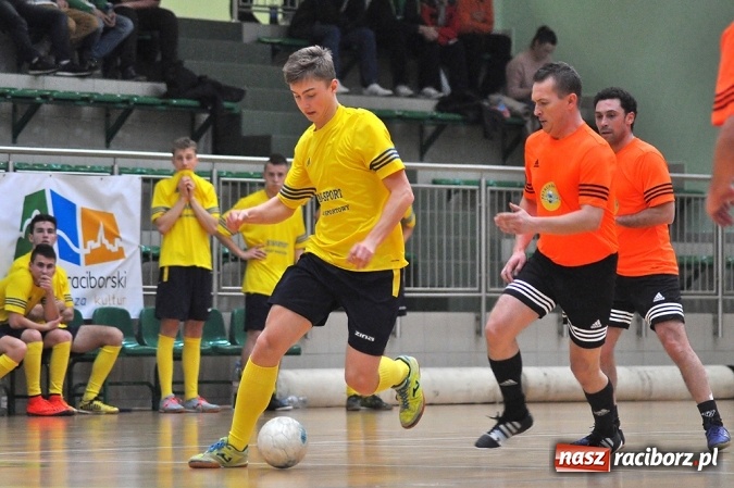 Zdjęcie w galerii na portalu naszraciborz.pl: Emocje do ostatnich sekund. Feniks nie dał się Płomieniowi wiadomości z regionu