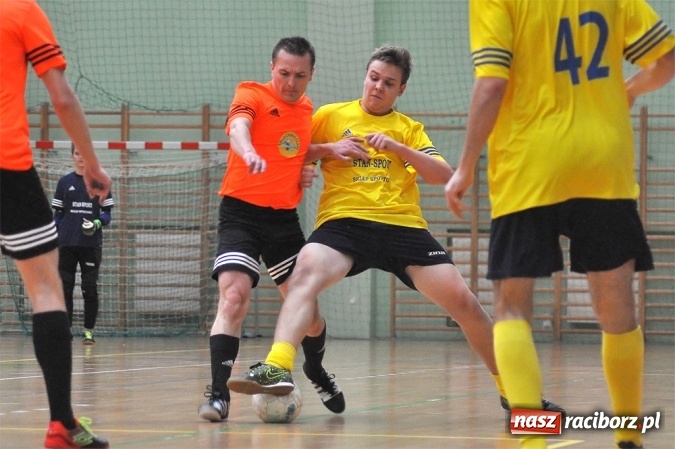 Zdjęcie w galerii na portalu naszraciborz.pl: Emocje do ostatnich sekund. Feniks nie dał się Płomieniowi wiadomości z regionu