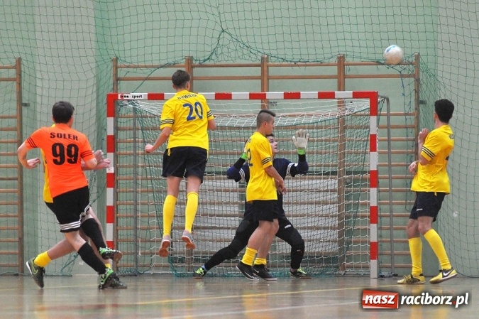 Zdjęcie w galerii na portalu naszraciborz.pl: Emocje do ostatnich sekund. Feniks nie dał się Płomieniowi wiadomości z regionu