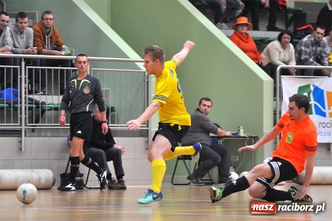 Zdjęcie w galerii na portalu naszraciborz.pl: Emocje do ostatnich sekund. Feniks nie dał się Płomieniowi wiadomości z regionu