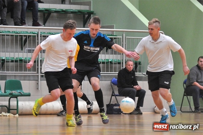 Zdjęcie w galerii na portalu naszraciborz.pl: Emocje do ostatnich sekund. Feniks nie dał się Płomieniowi wiadomości z regionu