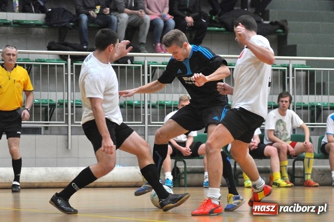 Zdjęcie w galerii na portalu naszraciborz.pl: Emocje do ostatnich sekund. Feniks nie dał się Płomieniowi wiadomości z regionu