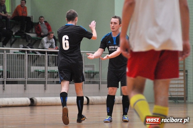 Zdjęcie w galerii na portalu naszraciborz.pl: Emocje do ostatnich sekund. Feniks nie dał się Płomieniowi wiadomości z regionu