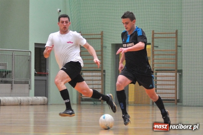 Zdjęcie w galerii na portalu naszraciborz.pl: Emocje do ostatnich sekund. Feniks nie dał się Płomieniowi wiadomości z regionu