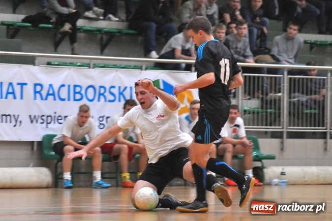 Zdjęcie w galerii na portalu naszraciborz.pl: Emocje do ostatnich sekund. Feniks nie dał się Płomieniowi wiadomości z regionu