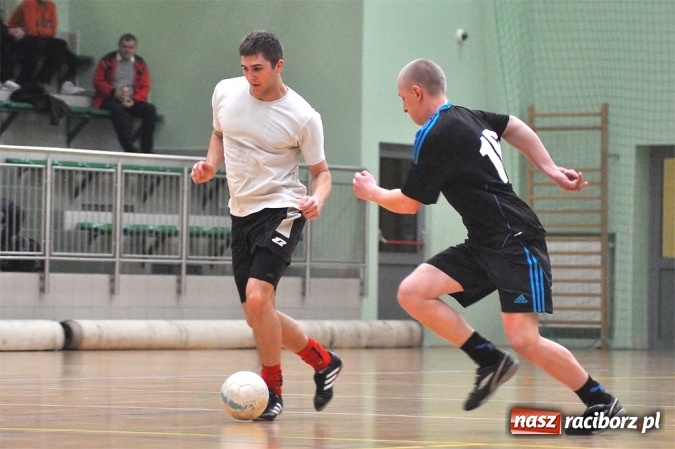 Zdjęcie w galerii na portalu naszraciborz.pl: Emocje do ostatnich sekund. Feniks nie dał się Płomieniowi wiadomości z regionu