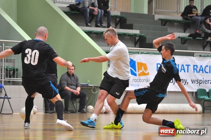 Zdjęcie w galerii na portalu naszraciborz.pl: Emocje do ostatnich sekund. Feniks nie dał się Płomieniowi wiadomości z regionu