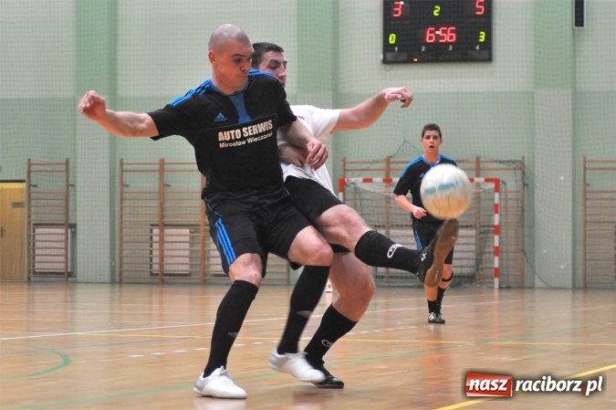 Zdjęcie w galerii na portalu naszraciborz.pl: Emocje do ostatnich sekund. Feniks nie dał się Płomieniowi wiadomości z regionu