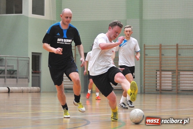 Zdjęcie w galerii na portalu naszraciborz.pl: Emocje do ostatnich sekund. Feniks nie dał się Płomieniowi wiadomości z regionu