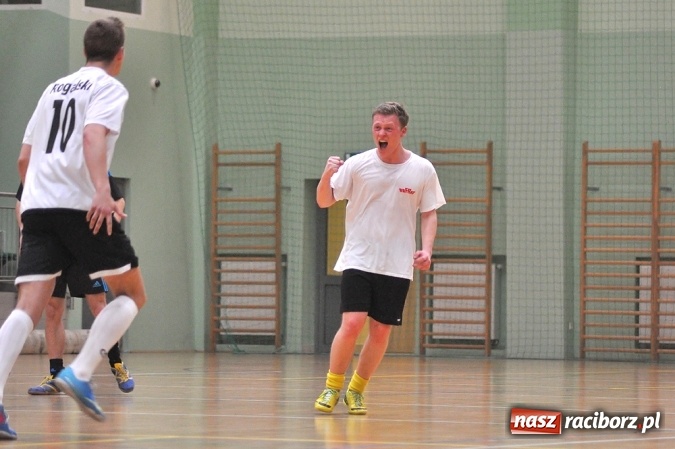 Zdjęcie w galerii na portalu naszraciborz.pl: Emocje do ostatnich sekund. Feniks nie dał się Płomieniowi wiadomości z regionu