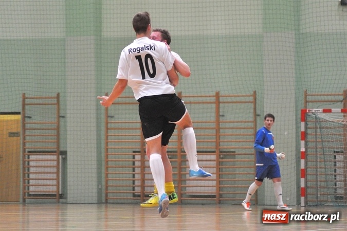 Zdjęcie w galerii na portalu naszraciborz.pl: Emocje do ostatnich sekund. Feniks nie dał się Płomieniowi wiadomości z regionu