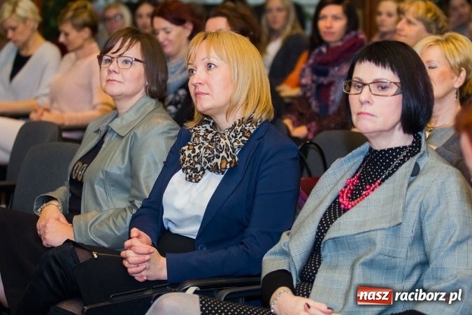 Zdjęcie w galerii na portalu naszraciborz.pl: Gimnazjum - tak czy nie? - debata w raciborskiej uczelni wiadomości z regionu