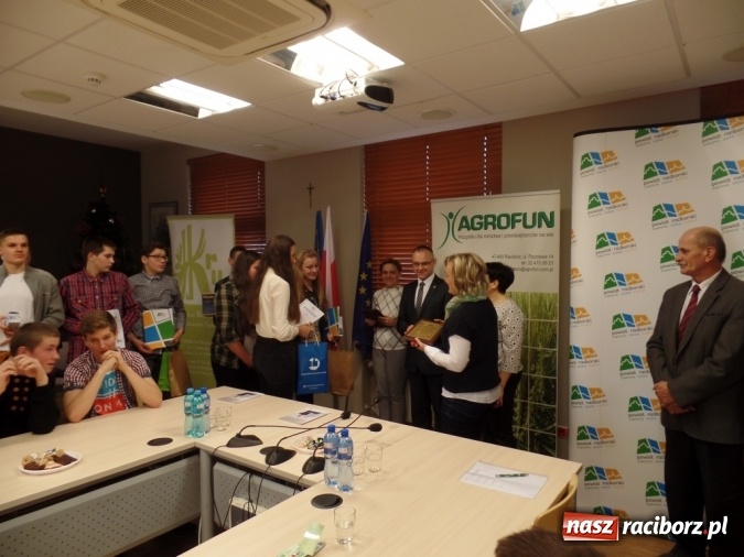 Zdjęcie w galerii na portalu naszraciborz.pl: Znamy mistrzów wiedzy rolniczej wiadomości z regionu