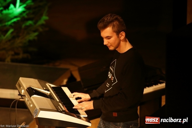 Zdjęcie w galerii na portalu naszraciborz.pl: W RCK zabrzmiały kolędy i pastorałki wiadomości z regionu