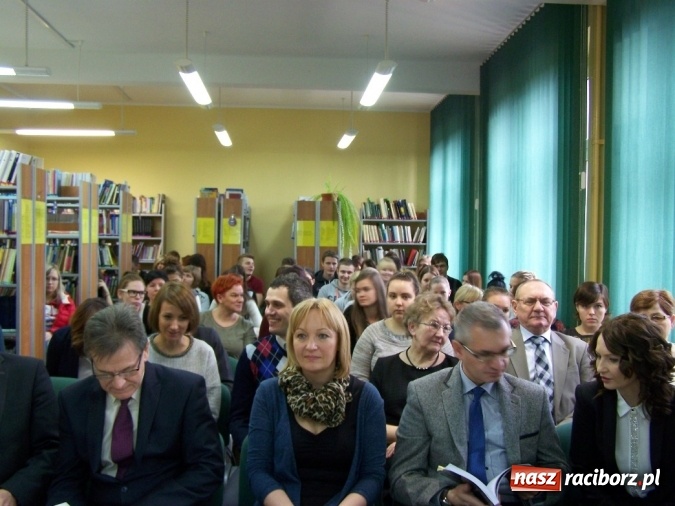 Zdjęcie w galerii na portalu naszraciborz.pl: Spotkanie autorskie dr Moniki Urbanek w Bibliotece PWSZ  wiadomości z regionu