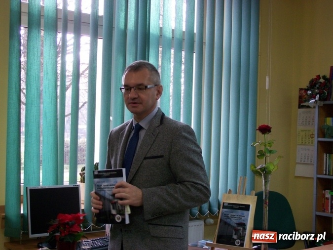 Zdjęcie w galerii na portalu naszraciborz.pl: Spotkanie autorskie dr Moniki Urbanek w Bibliotece PWSZ  wiadomości z regionu