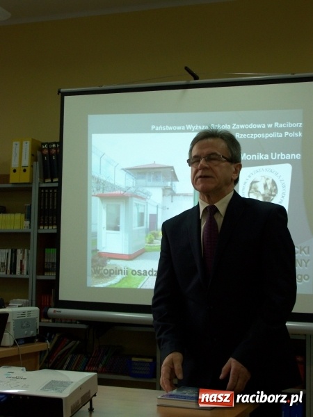 Zdjęcie w galerii na portalu naszraciborz.pl: Spotkanie autorskie dr Moniki Urbanek w Bibliotece PWSZ  wiadomości z regionu