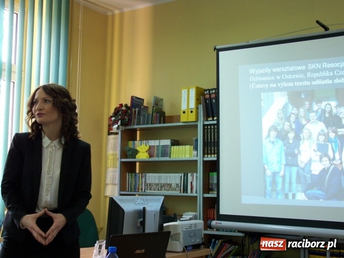 Zdjęcie w galerii na portalu naszraciborz.pl: Spotkanie autorskie dr Moniki Urbanek w Bibliotece PWSZ  wiadomości z regionu