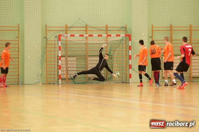 Zdjęcie w galerii na portalu naszraciborz.pl: II Makroregionalny Halowy Turniej Piłki Nożnej Chłopców Szkół Ponadgimnazjalnych wiadomości z regionu