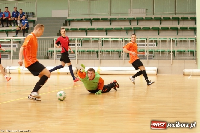 Zdjęcie w galerii na portalu naszraciborz.pl: II Makroregionalny Halowy Turniej Piłki Nożnej Chłopców Szkół Ponadgimnazjalnych wiadomości z regionu