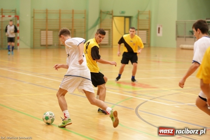 Zdjęcie w galerii na portalu naszraciborz.pl: II Makroregionalny Halowy Turniej Piłki Nożnej Chłopców Szkół Ponadgimnazjalnych wiadomości z regionu