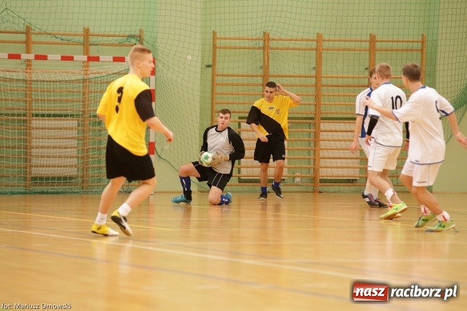 Zdjęcie w galerii na portalu naszraciborz.pl: II Makroregionalny Halowy Turniej Piłki Nożnej Chłopców Szkół Ponadgimnazjalnych wiadomości z regionu