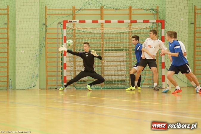 Zdjęcie w galerii na portalu naszraciborz.pl: II Makroregionalny Halowy Turniej Piłki Nożnej Chłopców Szkół Ponadgimnazjalnych wiadomości z regionu