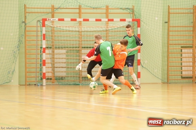 Zdjęcie w galerii na portalu naszraciborz.pl: II Makroregionalny Halowy Turniej Piłki Nożnej Chłopców Szkół Ponadgimnazjalnych wiadomości z regionu