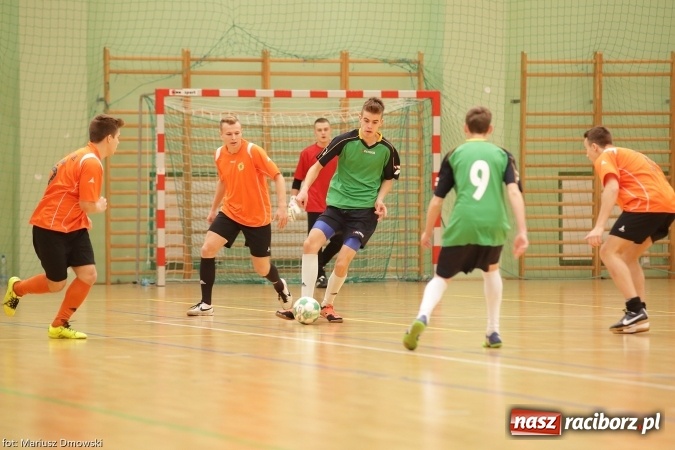 Zdjęcie w galerii na portalu naszraciborz.pl: II Makroregionalny Halowy Turniej Piłki Nożnej Chłopców Szkół Ponadgimnazjalnych wiadomości z regionu