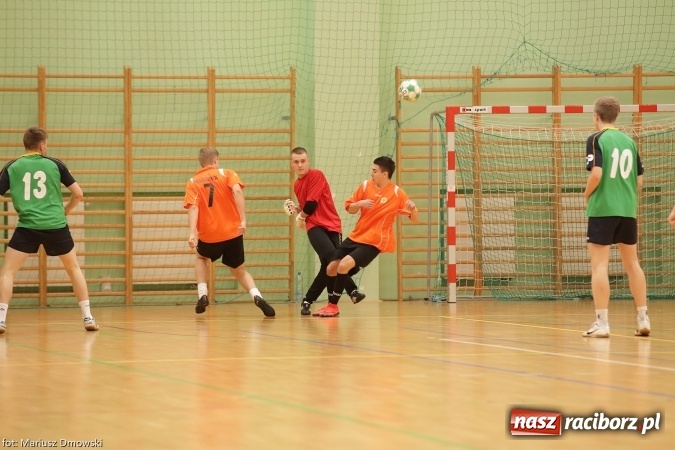 Zdjęcie w galerii na portalu naszraciborz.pl: II Makroregionalny Halowy Turniej Piłki Nożnej Chłopców Szkół Ponadgimnazjalnych wiadomości z regionu