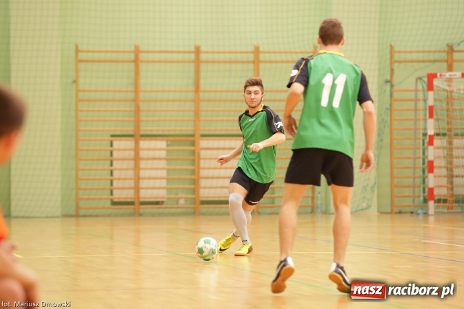 Zdjęcie w galerii na portalu naszraciborz.pl: II Makroregionalny Halowy Turniej Piłki Nożnej Chłopców Szkół Ponadgimnazjalnych wiadomości z regionu