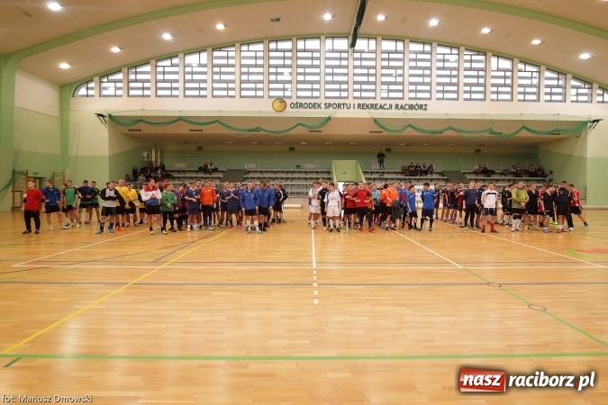 Zdjęcie w galerii na portalu naszraciborz.pl: II Makroregionalny Halowy Turniej Piłki Nożnej Chłopców Szkół Ponadgimnazjalnych wiadomości z regionu