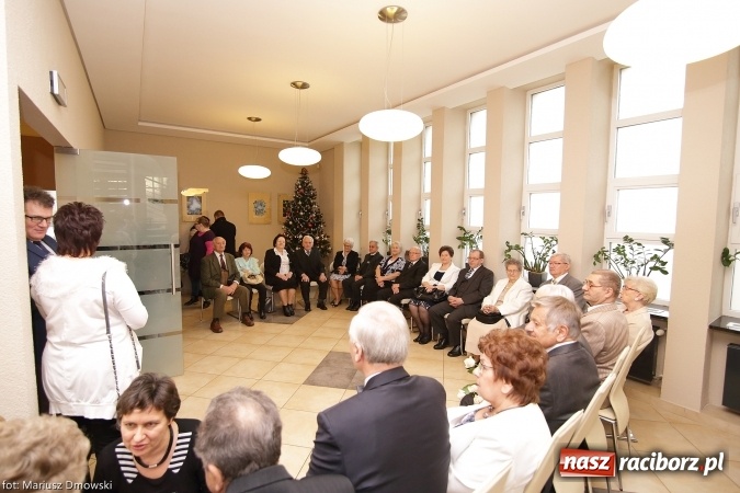 Zdjęcie w galerii na portalu naszraciborz.pl: Dziesięć par obchodziło dziś złote gody w raciborskim Urzędzie Stanu Cywilnego wiadomości z regionu