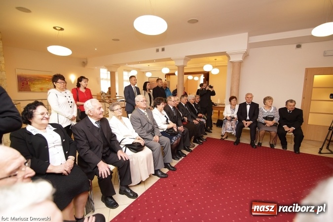 Zdjęcie w galerii na portalu naszraciborz.pl: Dziesięć par obchodziło dziś złote gody w raciborskim Urzędzie Stanu Cywilnego wiadomości z regionu
