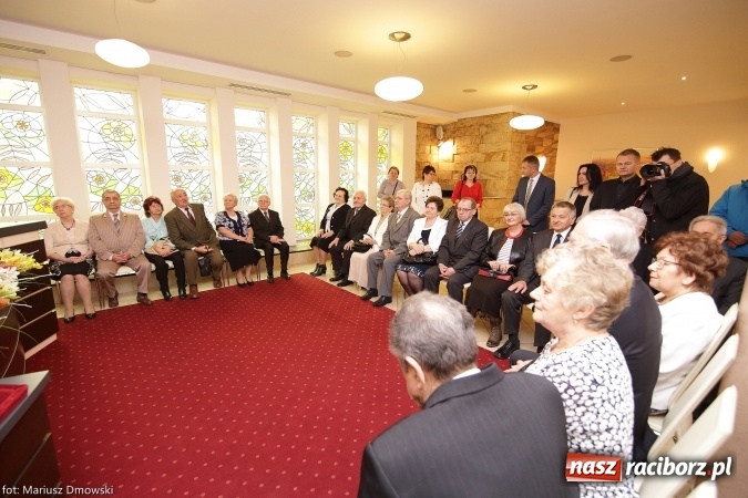 Zdjęcie w galerii na portalu naszraciborz.pl: Dziesięć par obchodziło dziś złote gody w raciborskim Urzędzie Stanu Cywilnego wiadomości z regionu