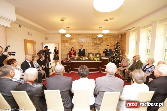 Zdjęcie w galerii na portalu naszraciborz.pl: Dziesięć par obchodziło dziś złote gody w raciborskim Urzędzie Stanu Cywilnego wiadomości z regionu
