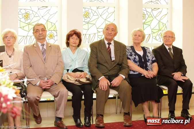 Zdjęcie w galerii na portalu naszraciborz.pl: Dziesięć par obchodziło dziś złote gody w raciborskim Urzędzie Stanu Cywilnego wiadomości z regionu