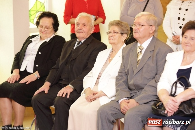 Zdjęcie w galerii na portalu naszraciborz.pl: Dziesięć par obchodziło dziś złote gody w raciborskim Urzędzie Stanu Cywilnego wiadomości z regionu