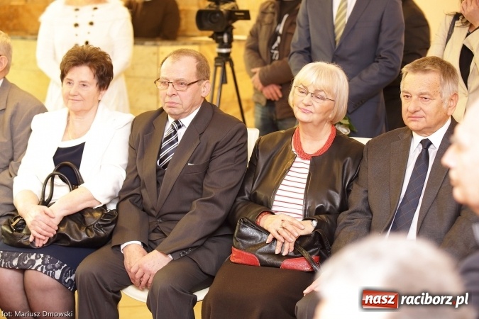 Zdjęcie w galerii na portalu naszraciborz.pl: Dziesięć par obchodziło dziś złote gody w raciborskim Urzędzie Stanu Cywilnego wiadomości z regionu