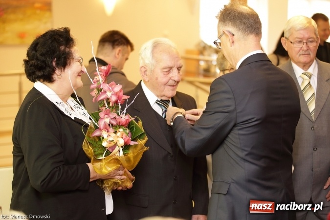 Zdjęcie w galerii na portalu naszraciborz.pl: Dziesięć par obchodziło dziś złote gody w raciborskim Urzędzie Stanu Cywilnego wiadomości z regionu